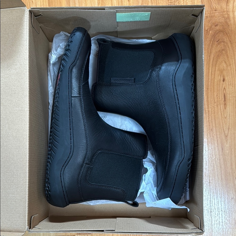 Gobi Chelsea Leather Boots - size 9